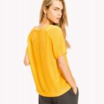 Tommy Hilfiger - koszulka damska, złota - obrazek 7