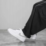 Nike - sneakersy męskie z logo, białe - rozmiar 45 - obrazek 6