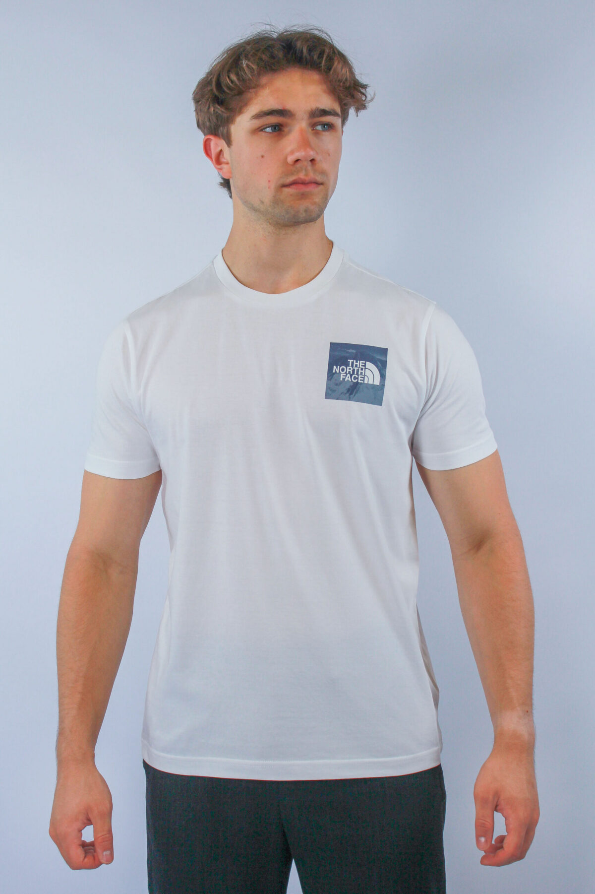 Koszulka The North Face męska Regular Fit biała — zdjęcie 2
