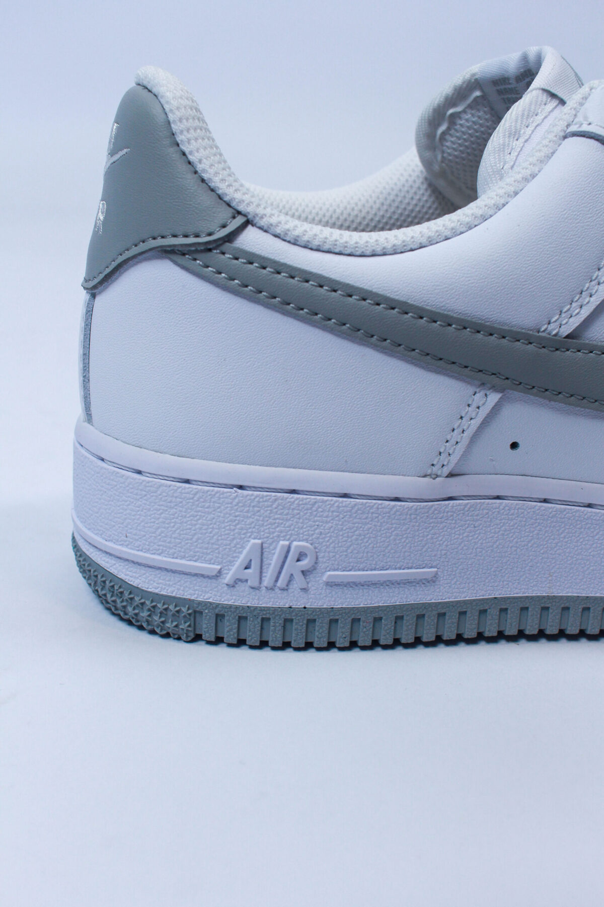 Buty Nike unisex Air Force 1 '07 białe — zdjęcie 8