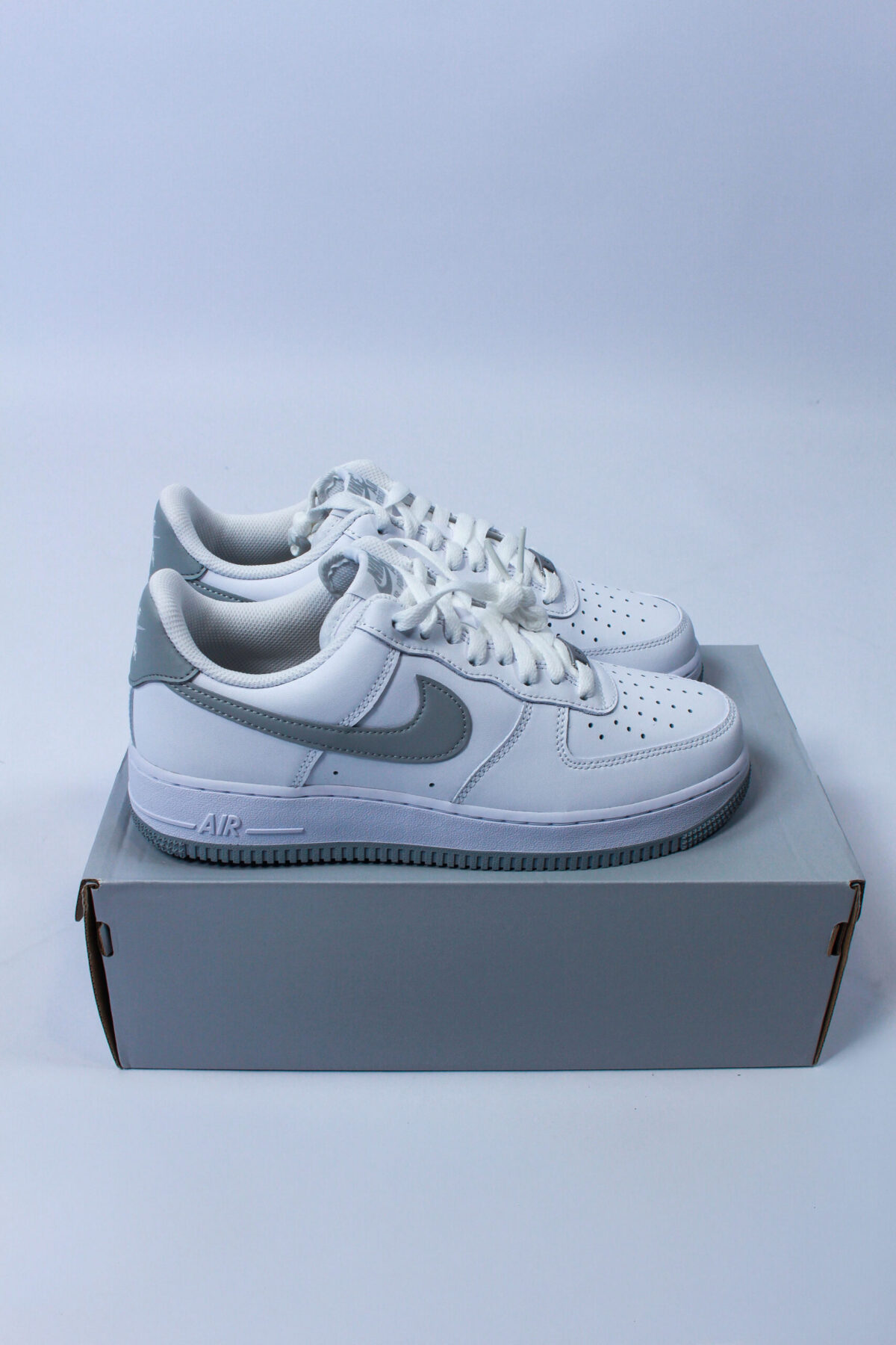 Buty Nike unisex Air Force 1 '07 białe — zdjęcie 16