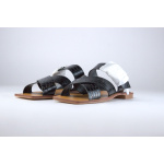 Schuh Buty Klapki 11708369 Tiny Flat Sandals with Square Toe in Black Crocr