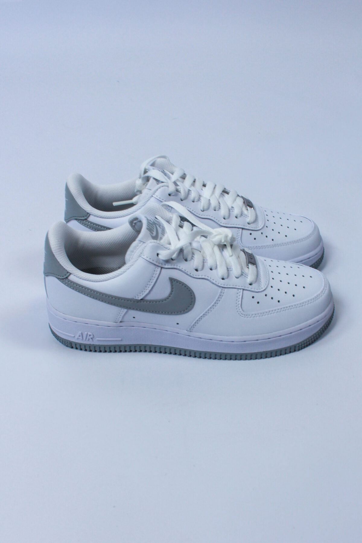 Buty Nike unisex Air Force 1 '07 białe — zdjęcie 14