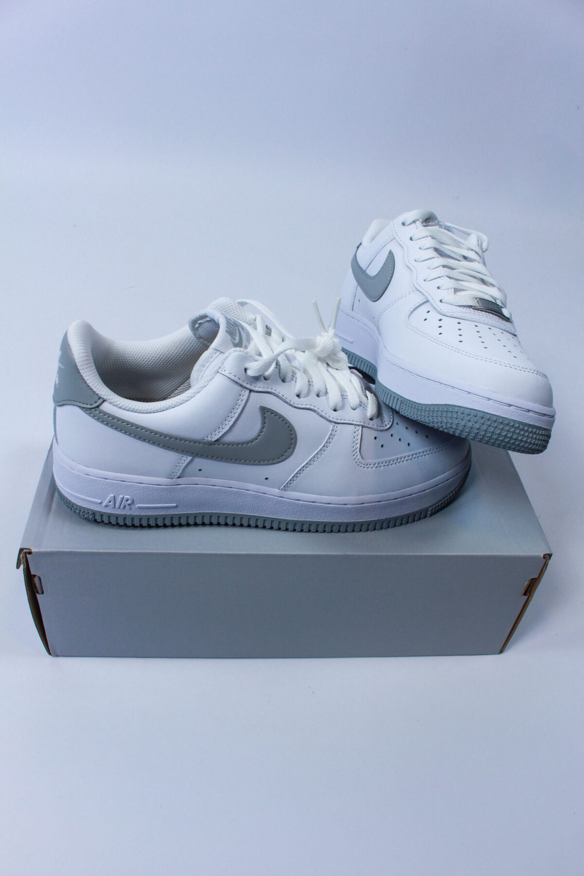 Buty Nike unisex Air Force 1 '07 białe — zdjęcie 12